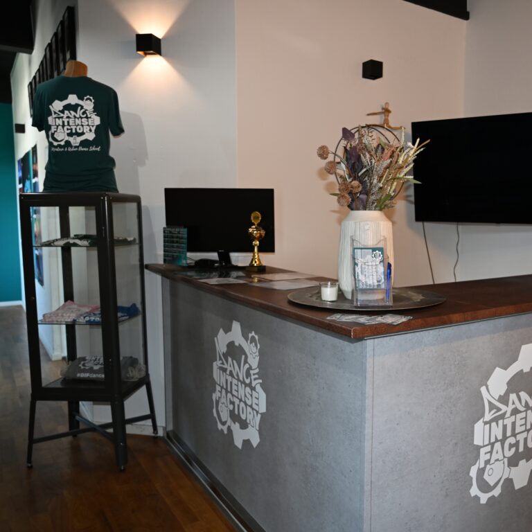 Dance Intense Factory - Theke