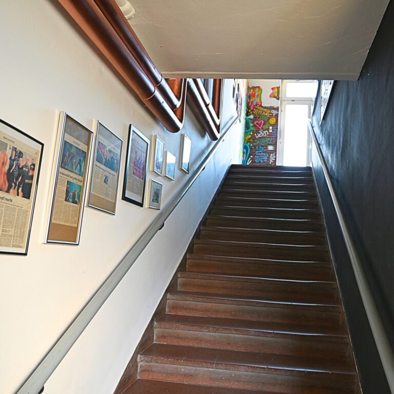 Dance Intense Factory - Eingang Treppe