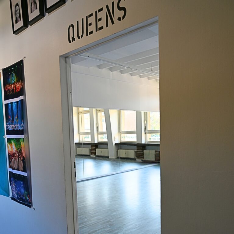 Dance Intense Factory - Tanzsaal Queens