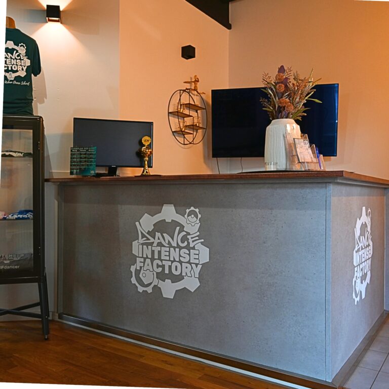 Dance Intense Factory - Theke